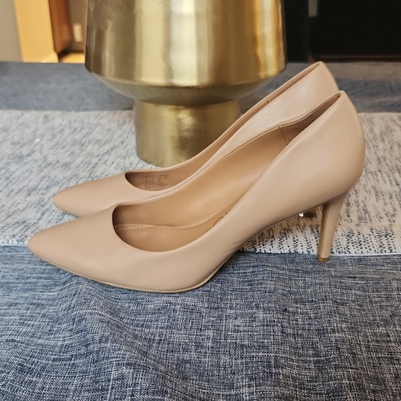 Calvin Klein women's size 9 nude heels - Picture 2 of 5
